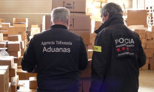 La police catalane démantèle une gigantesque fabrique de parfums contrefaits