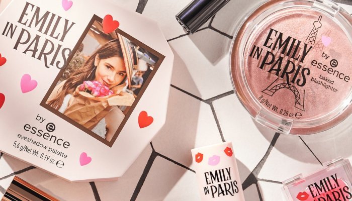 Le défilé de marques franchit un nouveau palier dans 'Emily in Paris'