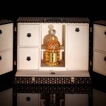 Guerlain habille son Parfum Sur-Mesure d'une malle signée Moynat (Photo : Guerlain)