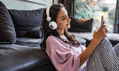 États-Unis : Popularité croissante des podcasts chez les femmes et les jeunes