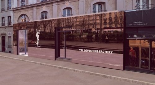 Un espace immersif à Paris, pour le lancement de la collection YSL Loveshine