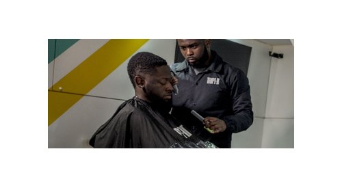Mobile barber cuts a dash with Afro-Caribbean Londoners