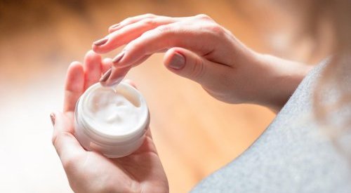 Skinskool répertorie les alternatives économiques aux soins de luxe onéreux