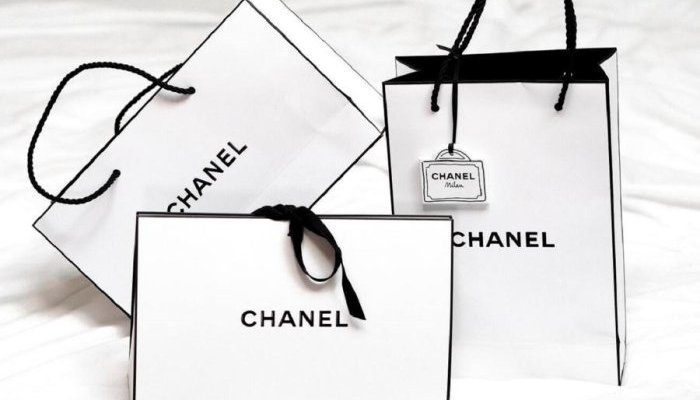 Consumers value luxury product luxury brand packaging