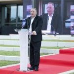 Stephan Tanda, Président et CEO d'Aptar, inaugure le nouveau site d'Aptar Beauty, le 12 juillet à Oyonnax, France (Photo : David Boyer)