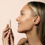 Schwan Cosmetics combines makeup and skincare with new Glowy Blur Stick (Photo: Schwan Cosmetics)