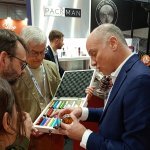 PackMan dévoile un concept d'enveloppe métallique pour spiritueux (Photo : PackMan)