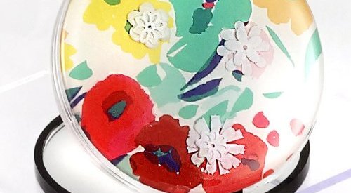 SERAM is launching a collection of decoration for compacts and caps