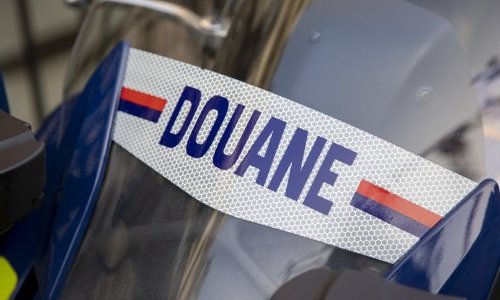 Contrefaçons : 82.000 faux parfums saisis lors d'une opération en France