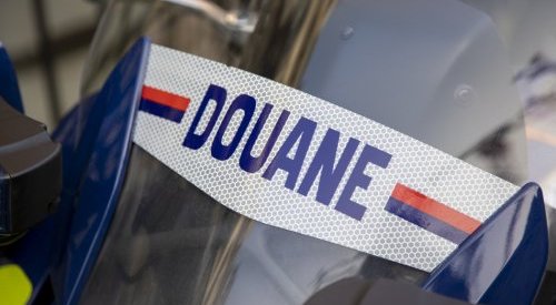 Contrefaçons : 82.000 faux parfums saisis lors d'une opération en France