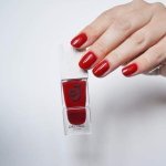 La startup française Orijinal propose une réutilisation à l'infini des flacons de vernis à ongles