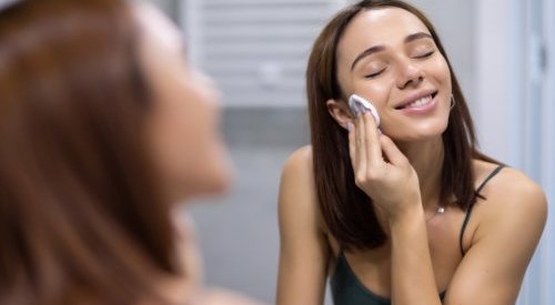 Researchers find link between cosmetics and traces of pollutants in the body