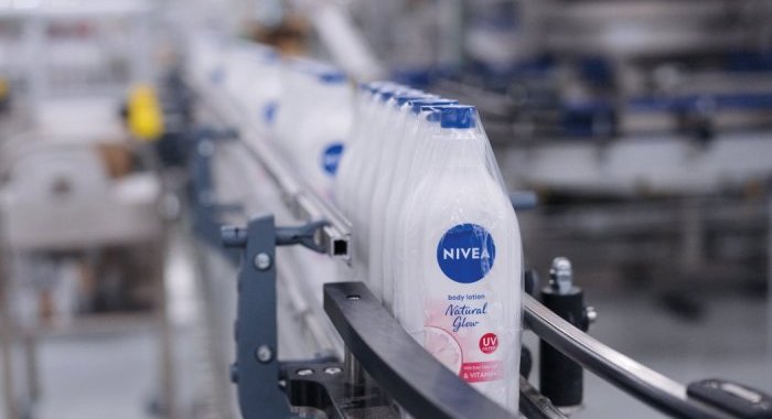 Beiersdorf abaisse sa prévision de résultat et accélère la relance de Nivea