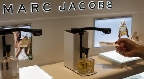 Coty va déployer des testeurs de parfum sans contact chez ses détaillants