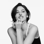  American singer-songwriter Gracie Abrams was named as Coco Mademoiselle Crush Absolu's ambassador (Photo: Chanel)