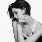  American singer-songwriter Gracie Abrams was named as Coco Mademoiselle Crush Absolu's ambassador (Photo: Chanel)