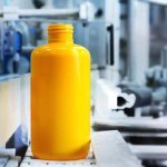 Biotherm pourrait être la première marque de L'Oréal à lancer un produit conditionné dans un flacon cosmétique en plastique entièrement recyclé grâce à la technologie enzymatique de Carbios. (Photo : © Courtesy of L'Oréal)