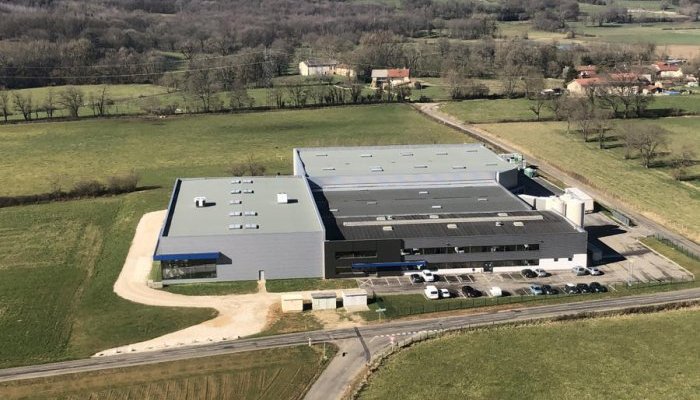 Cosline Packaging : Des flacons glass polymer en PET par extrusion soufflage