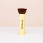 Pompone a confié à ACT Beauty la conception et la fabrication d'un pinceau dédié à l'application des formules de teint liquides (Photo : Pompone)