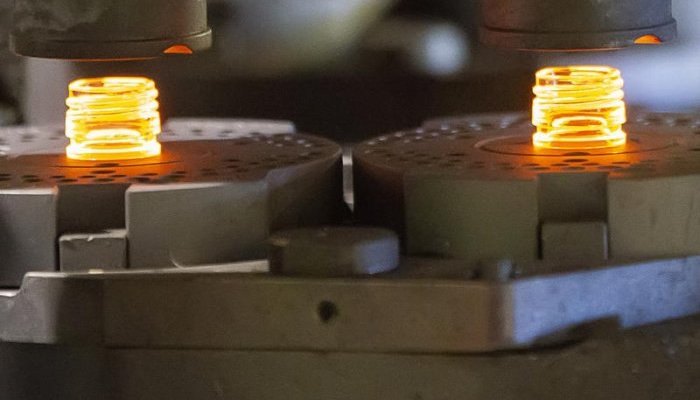 Perfume bottles - Glassmakers are accelerating their environmental transition