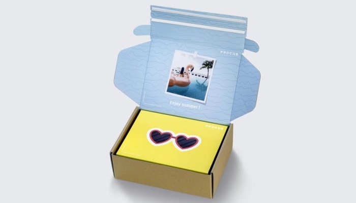 Procos unveils a summer version of their 100% mono-material e-commerce box
