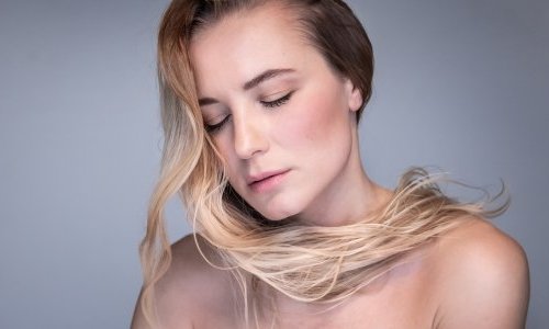 Tendance : la "messy girl" ou la séduction décomplexée de l'imperfection