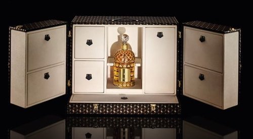 Guerlain habille son Parfum Sur-Mesure d'une malle signée Moynat