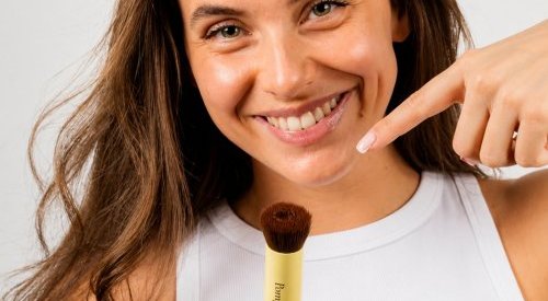 ACT Beauty crée le pinceau teint « à creux » de Pomponne