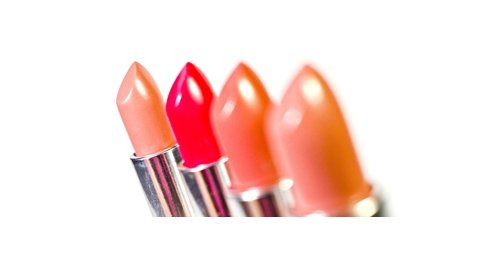 Data : Les femmes adorent le rouge-à-lèvres, surtout le dimanche