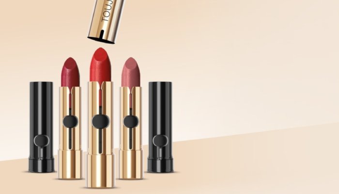 Toujours, le rouge à lèvres rechargeable à gestuelle coulissante d'Aptar Beauty