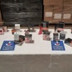 Saisie contrefaçons de parfums réalisée par la DRPE (Photo : Direction des Douanes et Droits Indirects)