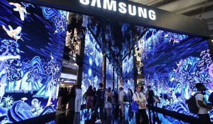 Cosmetics and artificial intelligence: beauty in the algorithmic age