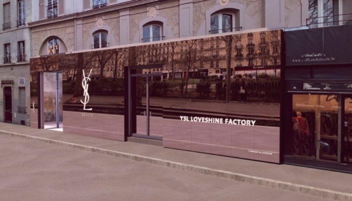 Un espace immersif à Paris, pour le lancement de la collection YSL Loveshine