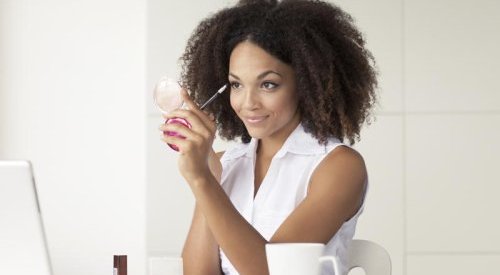 Routine beauté post-confinement : focus sur le regard, le bio et l'inclusivité