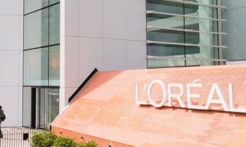 L'Oréal : Françoise Bettencourt Meyers passe le témoin à son fils Jean-Victor