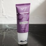Boots sélectionne Squeeze'N Roll de Cosmogen pour Instant Radiance Serum