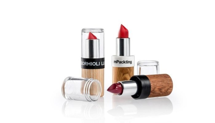 Bormioli Luigi et Minelli créent un tube de rouge à lèvres en verre et bois