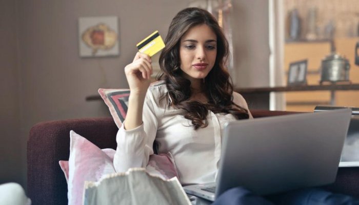 Entre shopping physique et digital, la réponse pertinente du virtual store