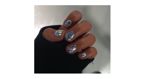 'Diamond nails' the new Korean beauty trend made for NYE