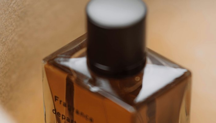 Sondage : Le parfum reste un incontournable du Noël des Français