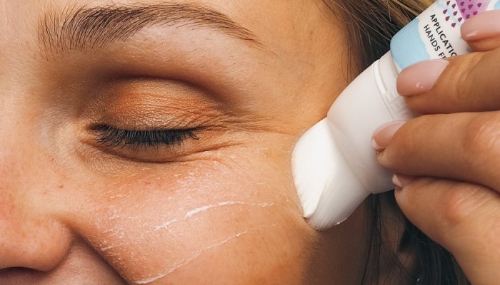 Cosmogen supplies Mimitika with a compact and easy to use sunscreen pack