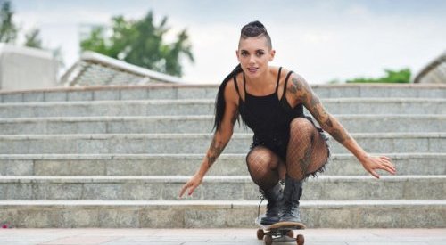 Eyeliner, résilles et combat boots : la rentrée sera pop-punk