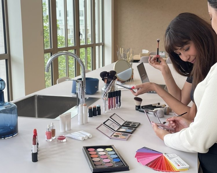 Aircos et Pascual ouvrent un centre d'innovation maquillage à Clichy