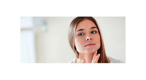 “Face yoga”: the new anti-aging skincare trend?