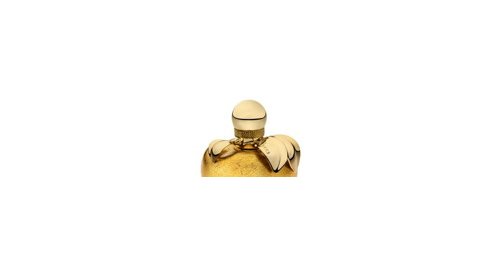 Solev decorates Nina's bottle with a gold leaf effect