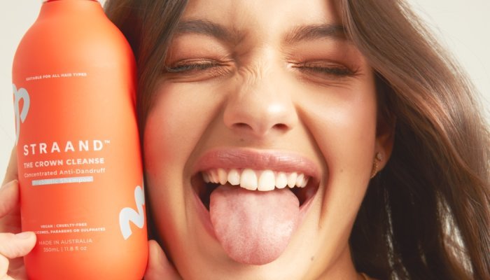Unilever mise 2 millions de $ sur les soins du microbiome capillaire Straand