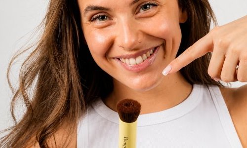 ACT Beauty creates a “Hollow-Center” complexion brush for Pomponne